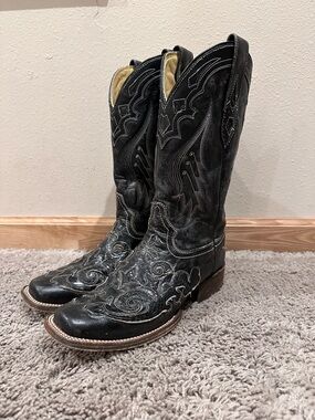 Corral Black Embroidered Western Heeled Boots